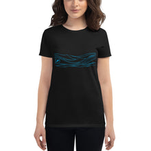 Load image into Gallery viewer, Wave Flow T
